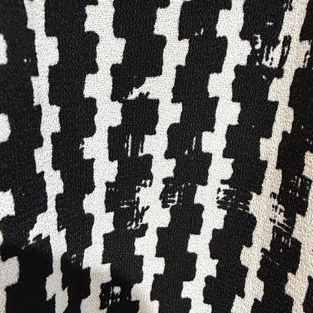 Apt. 9 Black and White Sleeveless Dress
Size M. - Picture 4 of 5